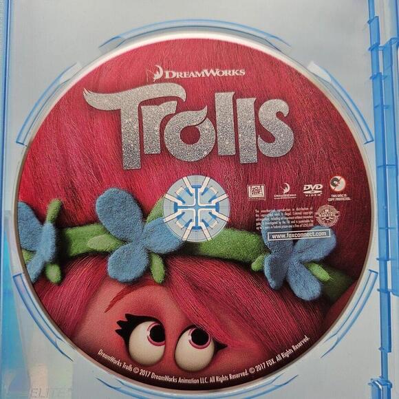 Trolls (Blu-ray, 2016) - Picture 2 of 3